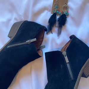 Lucky ☘️Brand booties Free pair of earrings